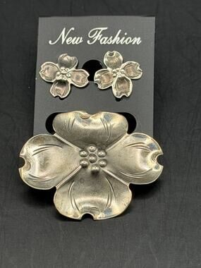 VINTAGE STUART NYE STERLING SILVER DOGWOOD PIN AND PIERCED EARRINGS